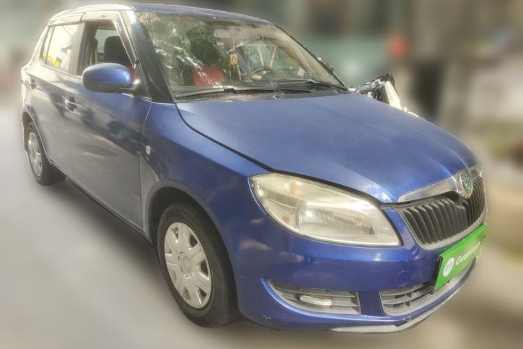 Used Skoda Fabia 2012 1.4L Automatic Crystal Edition Front Right 45 Deg