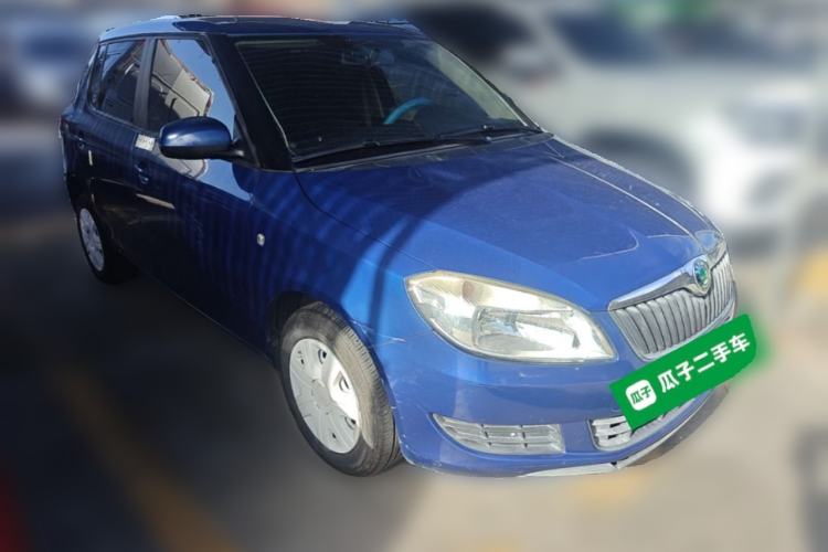 Used Skoda Fabia 2012 1.4L Manual Crystal Edition Front Right 45 Deg