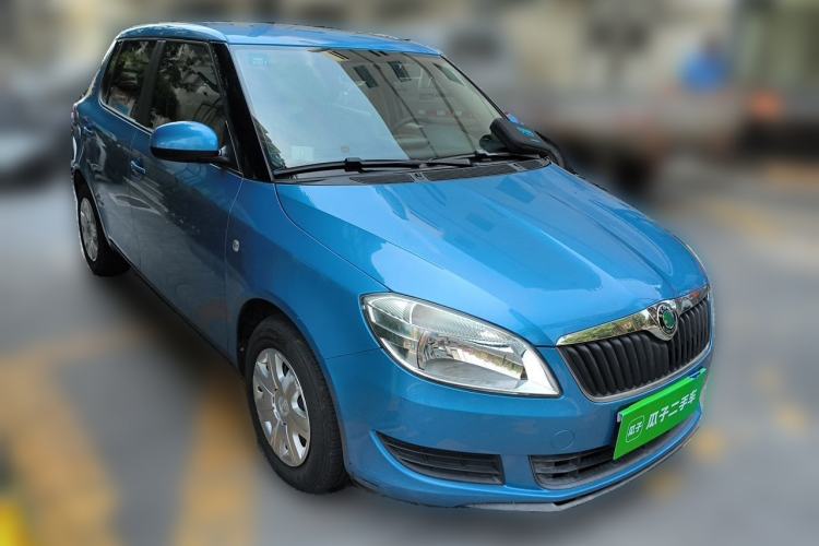 Used Skoda Fabia 2012 1.4L Automatic Crystal Edition Front Right 45 Deg