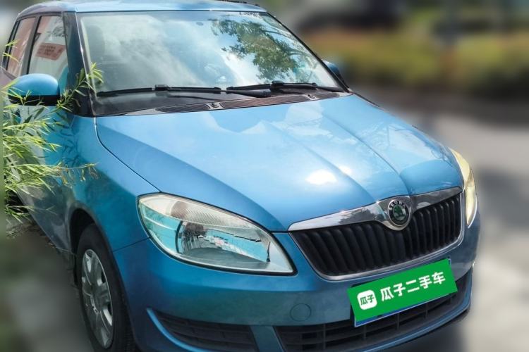 Used Skoda Fabia 2012 1.4L Manual Crystal Edition Front Right 45 Deg