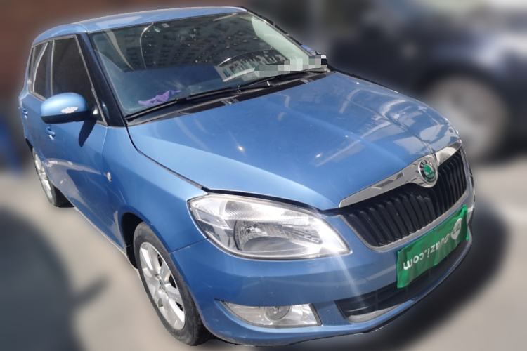 Used Skoda Fabia 2012 1.4L Automatic Crystal Edition Front Right 45 Deg