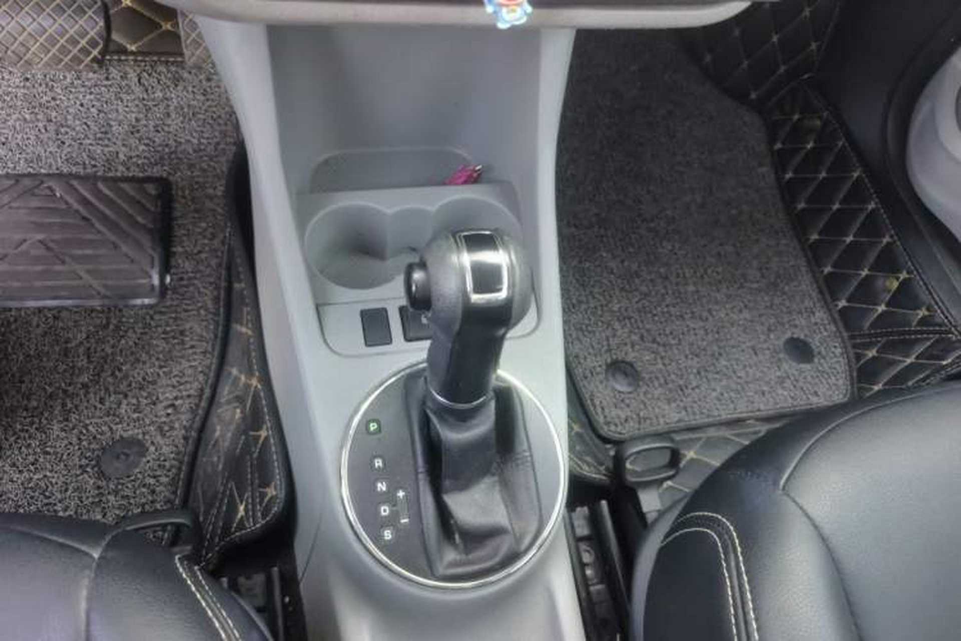 Used Skoda Fabia 2012 1.4L Automatic Crystal Edition Gear Lever