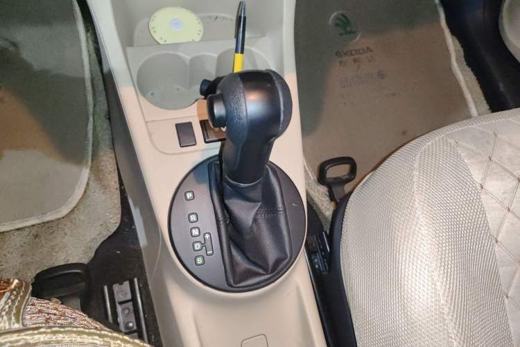 Used Skoda Fabia 2012 1.4L Automatic Crystal Edition Gear Lever
