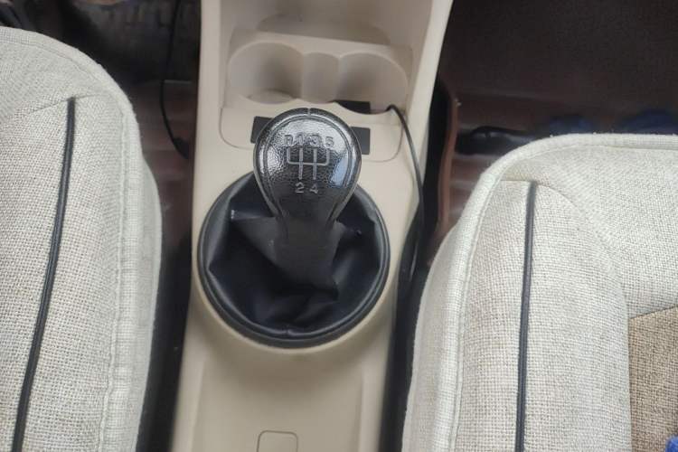 Used Skoda Fabia 2012 1.4L Manual Crystal Edition Gear Lever