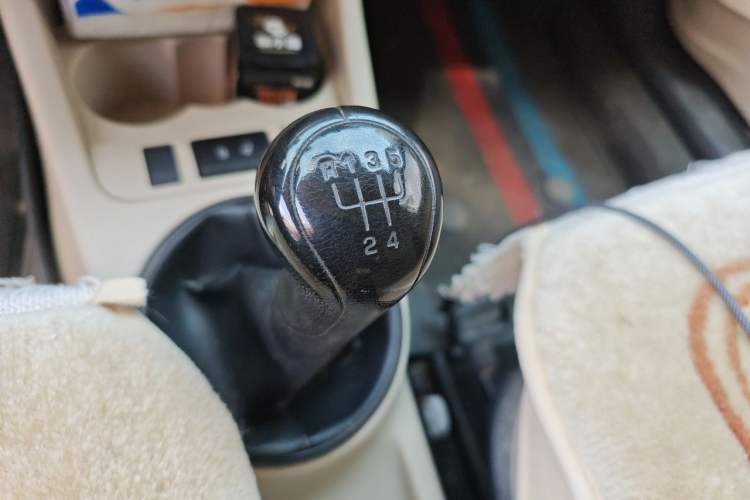 Used Skoda Fabia 2012 1.4L Manual Crystal Edition Gear Lever
