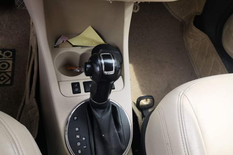 Used Skoda Fabia 2012 1.6L Automatic Crystal Edition Gear Lever