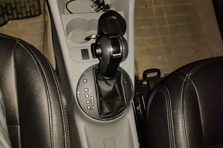 Used Skoda Fabia 2012 1.4L Automatic Crystal Edition Gear Lever