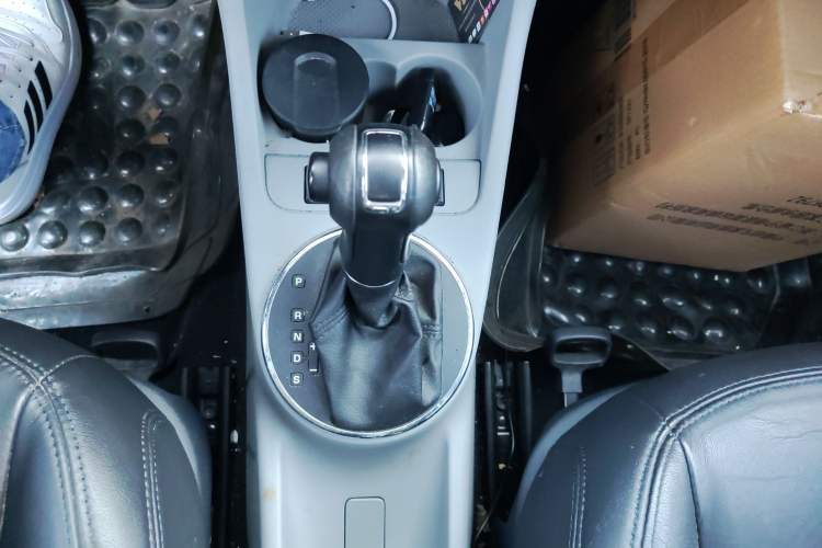 Used Skoda Fabia 2012 1.6L Automatic Crystal Edition Gear Lever