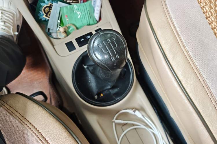 Used Skoda Fabia 2012 1.4L Manual Crystal Edition Gear Lever