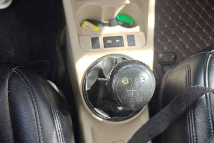 Used Skoda Fabia 2012 1.4L Manual Crystal Edition Gear Lever
