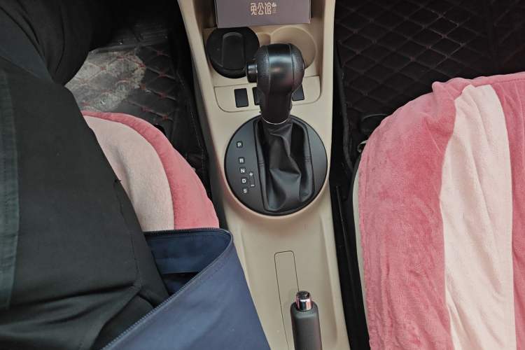 Used Skoda Fabia 2012 1.4L Automatic Crystal Edition Gear Lever