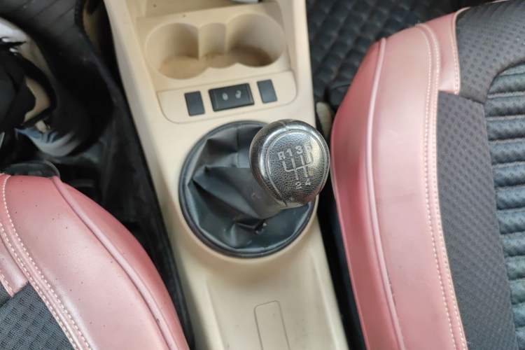Used Skoda Fabia 2012 1.4L Manual Crystal Edition Gear Lever