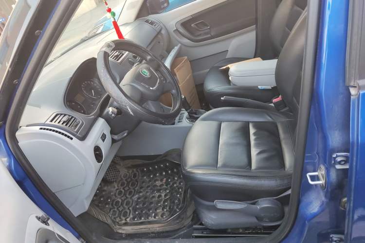 Used Skoda Fabia 2012 1.6L Automatic Crystal Edition Left Front Seat