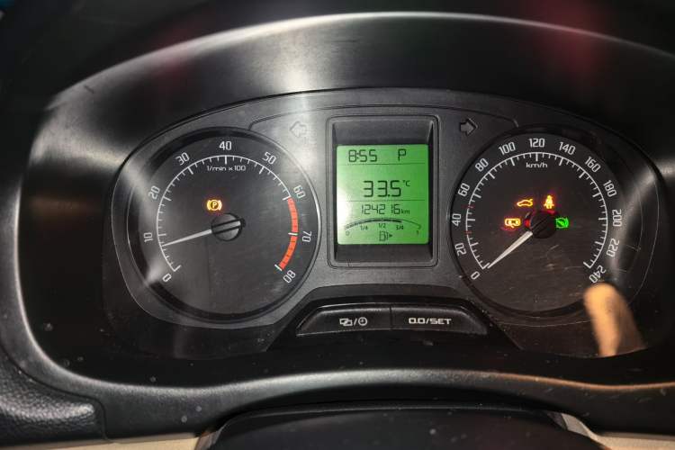 Used Skoda Fabia 2012 1.4L Automatic Crystal Edition Odometer Close Up