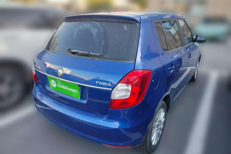 Used Skoda Fabia 2012 1.6L Automatic Crystal Edition Rear Right 45 Deg