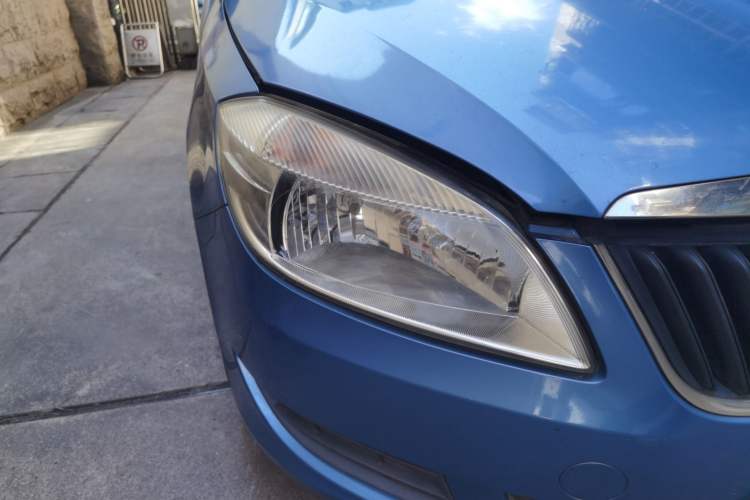 Used Skoda Fabia 2012 1.4L Manual Crystal Edition Right Front Headlight