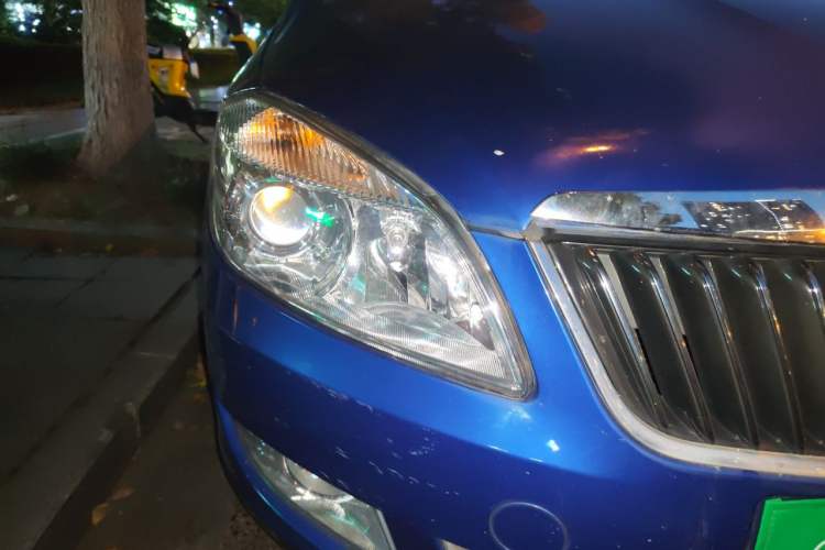 Used Skoda Fabia 2012 1.6L Automatic Crystal Edition Right Front Headlight