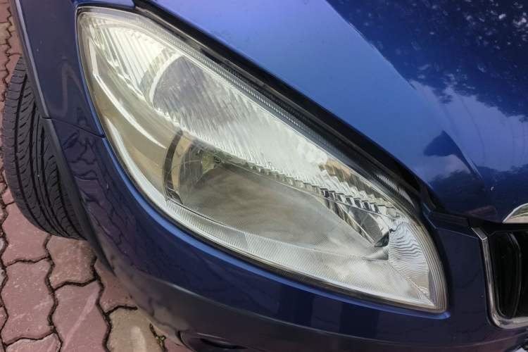 Used Skoda Fabia 2012 1.6L Scout Right Front Headlight