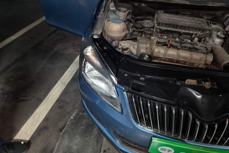 Used Skoda Fabia 2012 1.4L Automatic Crystal Edition Right Front Headlight