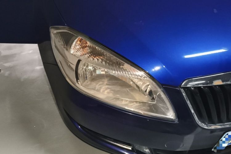 Used Skoda Fabia 2012 1.4L Automatic Crystal Edition Right Front Headlight