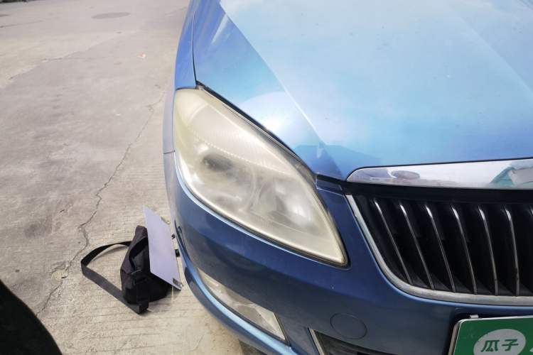 Used Skoda Fabia 2012 1.6L Automatic Crystal Edition Right Front Headlight