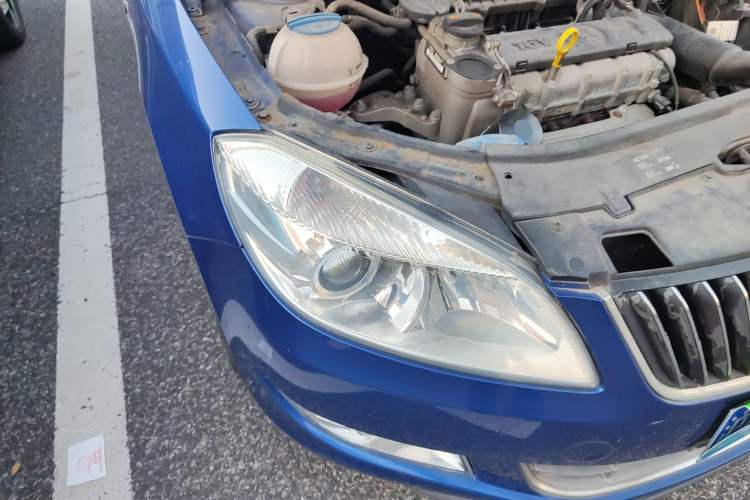 Used Skoda Fabia 2012 1.6L Automatic Crystal Edition Right Front Headlight