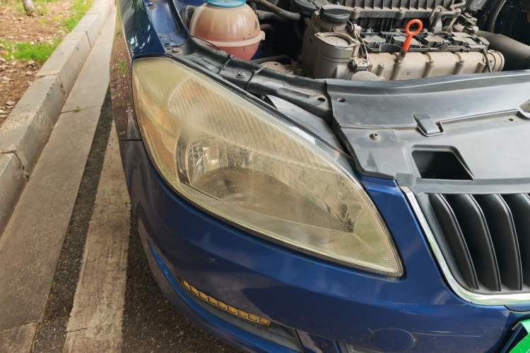 Used Skoda Fabia 2012 1.4L Manual Crystal Edition Right Front Headlight