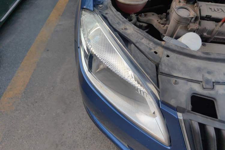Used Skoda Fabia 2012 1.4L Manual Crystal Edition Right Front Headlight
