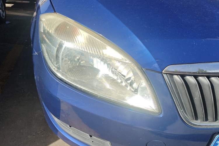 Used Skoda Fabia 2012 1.4L Manual Crystal Edition Right Front Headlight