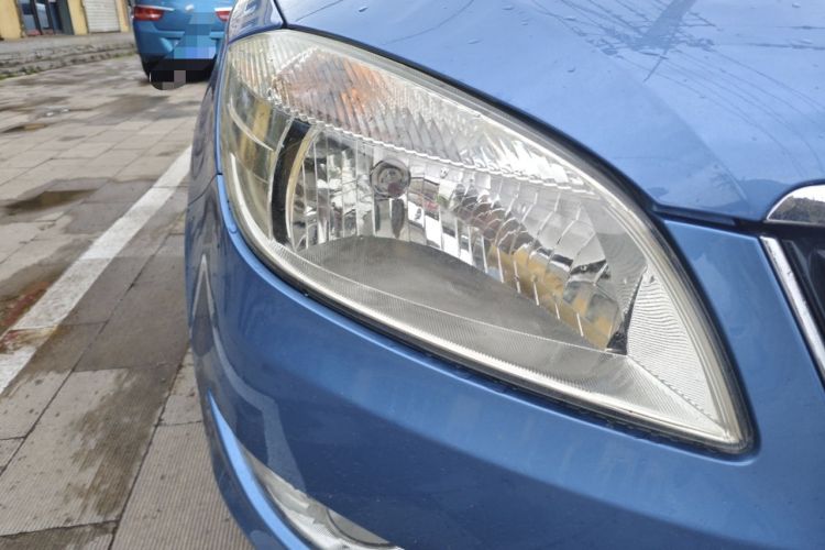 Used Skoda Fabia 2012 1.4L Automatic Crystal Edition Right Front Headlight