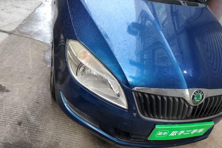 Used Skoda Fabia 2012 1.4L Automatic Crystal Edition Right Front Headlight