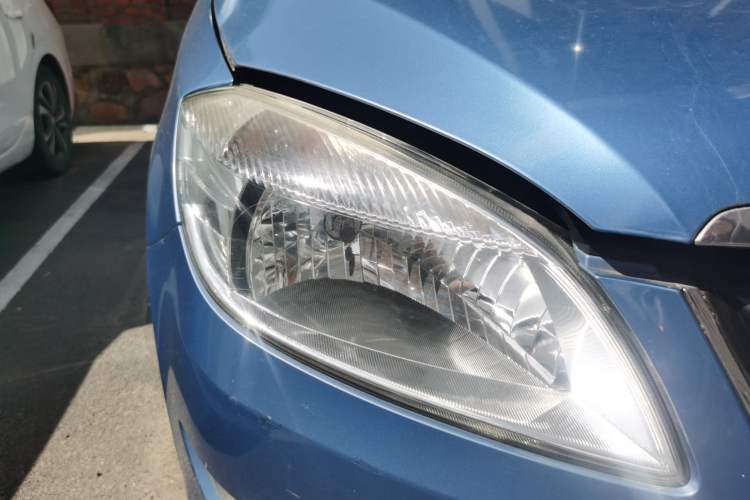 Used Skoda Fabia 2012 1.4L Automatic Crystal Edition Right Front Headlight
