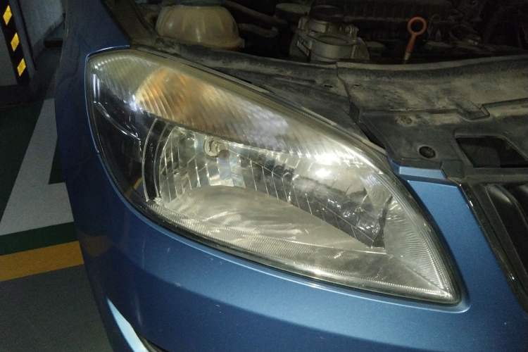 Used Skoda Fabia 2012 1.4L Automatic Crystal Edition Right Front Headlight