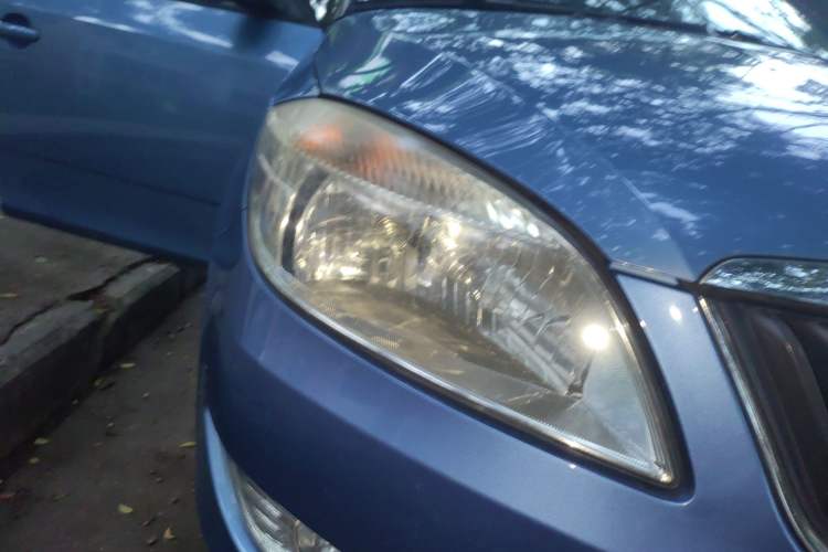 Used Skoda Fabia 2012 1.4L Manual Crystal Edition Right Front Headlight