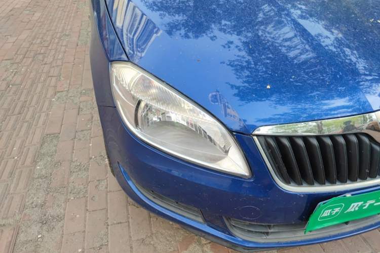 Used Skoda Fabia 2012 1.4L Manual Crystal Edition Right Front Headlight