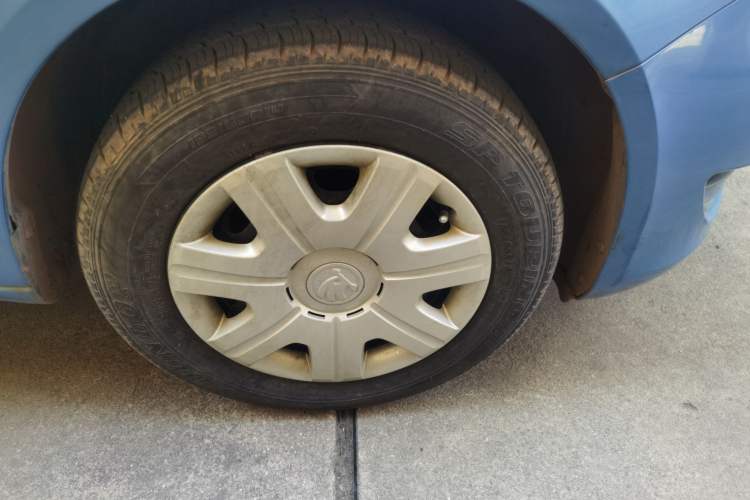 Used Skoda Fabia 2012 1.4L Manual Crystal Edition Right Front Wheel Hub