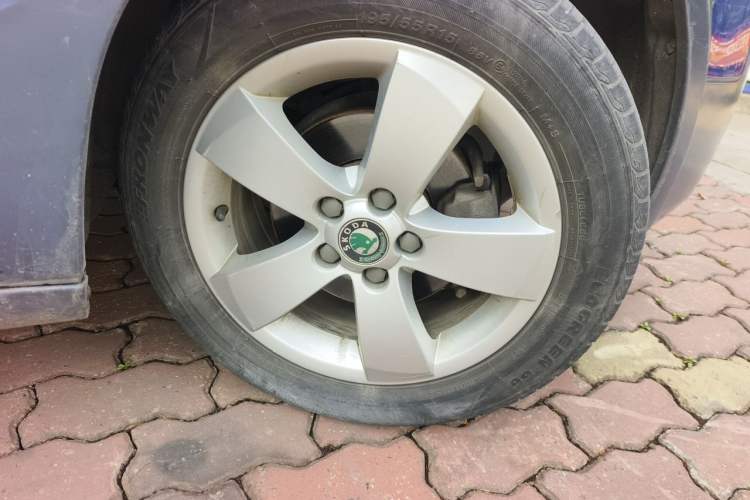 Used Skoda Fabia 2012 1.6L Scout Right Front Wheel Hub