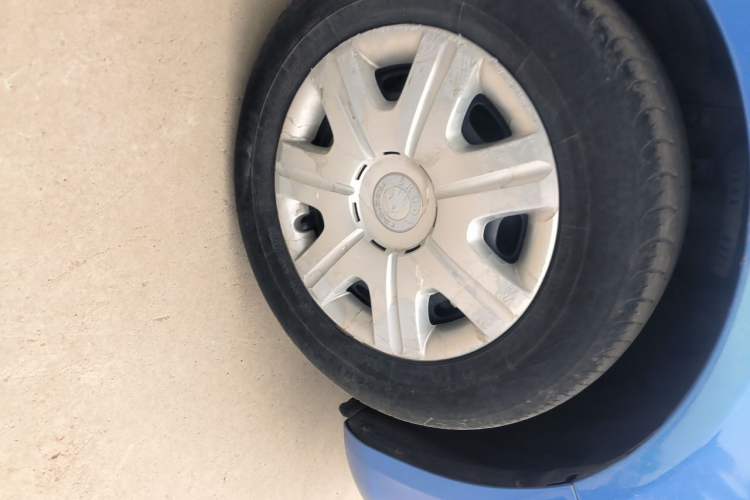 Used Skoda Fabia 2012 1.4L Automatic Crystal Edition Right Front Wheel Hub
