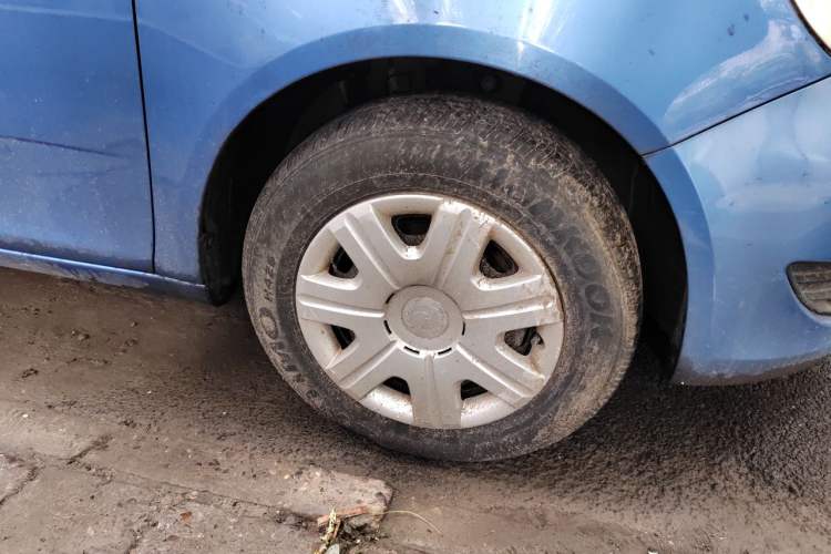 Used Skoda Fabia 2012 1.4L Automatic Crystal Edition Right Front Wheel Hub