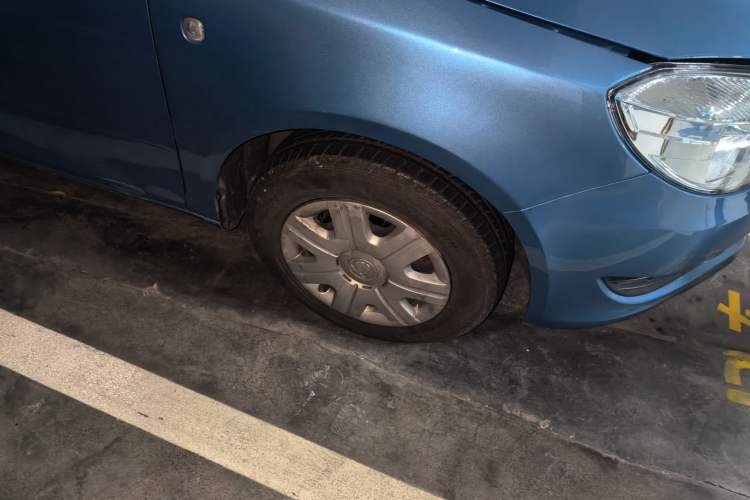 Used Skoda Fabia 2012 1.4L Automatic Crystal Edition Right Front Wheel Hub