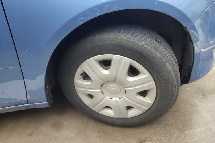 Used Skoda Fabia 2012 1.4L Manual Crystal Edition Right Front Wheel Hub