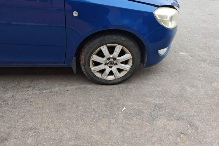Used Skoda Fabia 2012 1.4L Manual Jingling Edition Right Front Wheel Hub