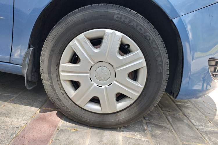 Used Skoda Fabia 2012 1.4L Manual Crystal Edition Right Front Wheel Hub