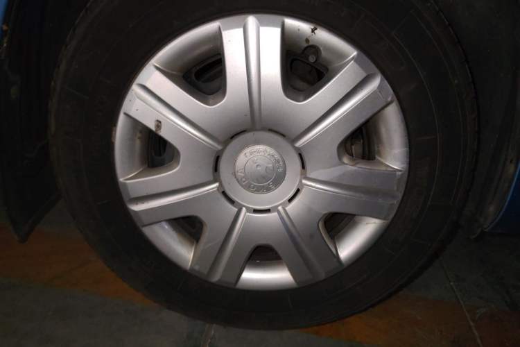 Used Skoda Fabia 2012 1.4L Automatic Crystal Edition Right Front Wheel Hub