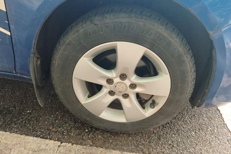 Used Skoda Fabia 2012 1.4L Manual Crystal Edition Right Front Wheel Hub