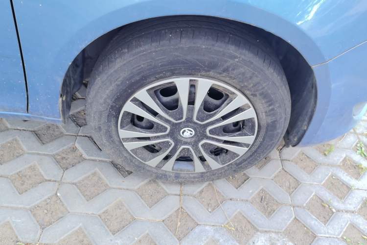 Used Skoda Fabia 2012 1.4L Manual Crystal Edition Right Front Wheel Hub