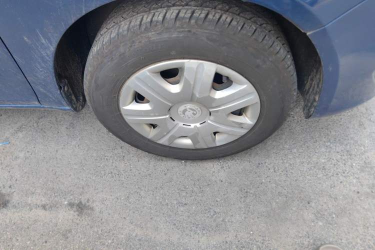 Used Skoda Fabia 2012 1.4L Manual Crystal Edition Right Front Wheel Hub