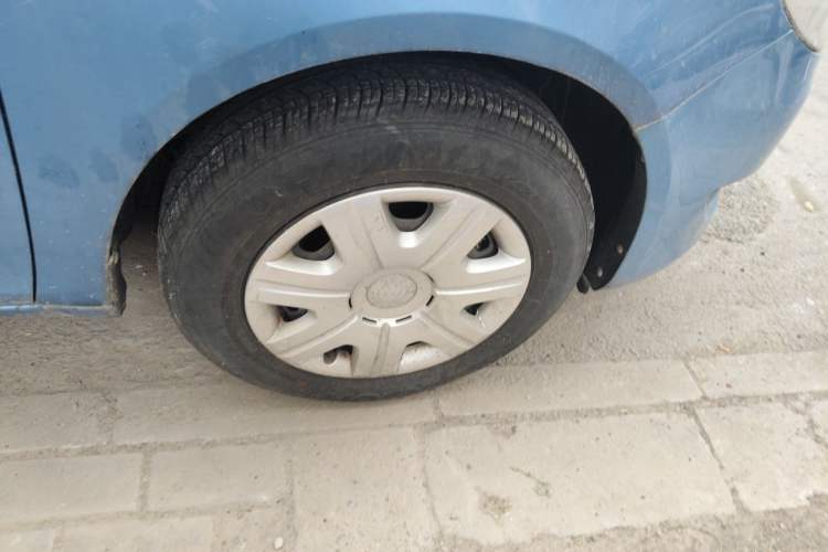 Used Skoda Fabia 2012 1.4L Automatic Crystal Edition Right Front Wheel Hub