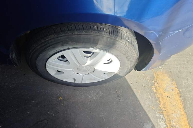 Used Skoda Fabia 2012 1.4L Manual Crystal Edition Right Front Wheel Hub