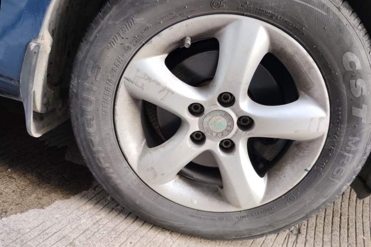 Used Skoda Fabia 2012 1.4L Automatic Crystal Edition Right Front Wheel Hub